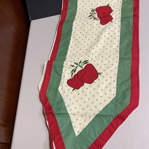 Home interiors & Gifts Table Runner Apples pattern - Picture 8 of 14